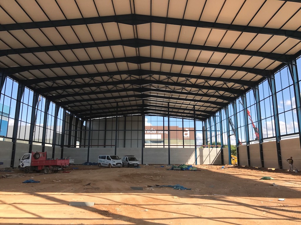 Estructura interior nave industrial panel sándwich Mallorca — CMC Cañellas